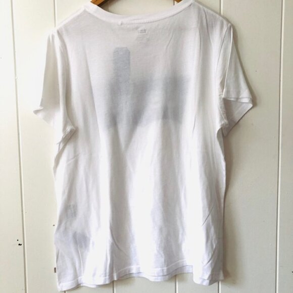 Levis Womens White T-Shirt Leopard Batwing Logo 1X - Picture 6 of 11